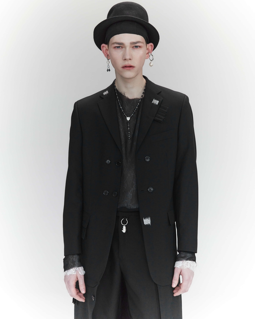 Sure Curated_Bite Me_Alexander Bel_1 (kopie).jpg